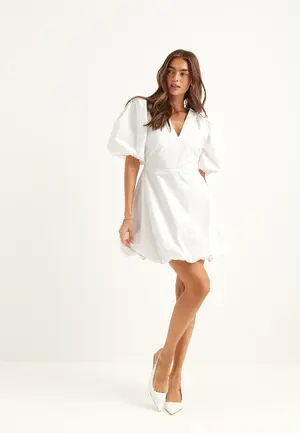 Hvit, kort sommerkjole dame